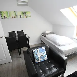Holden Court - 6 Apartment West Drayton (Middlesex)